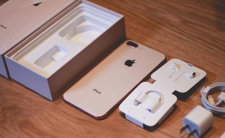 苹果新专利：不戴壳也有裸机按键手感