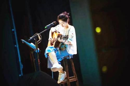 花粥被指歌曲抄袭 愿意承担法律责任