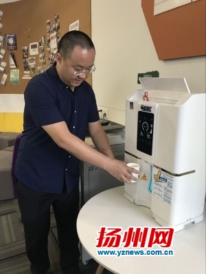 吸收空气中水蒸气制成饮用水 扬州研发的制水机获多项专利